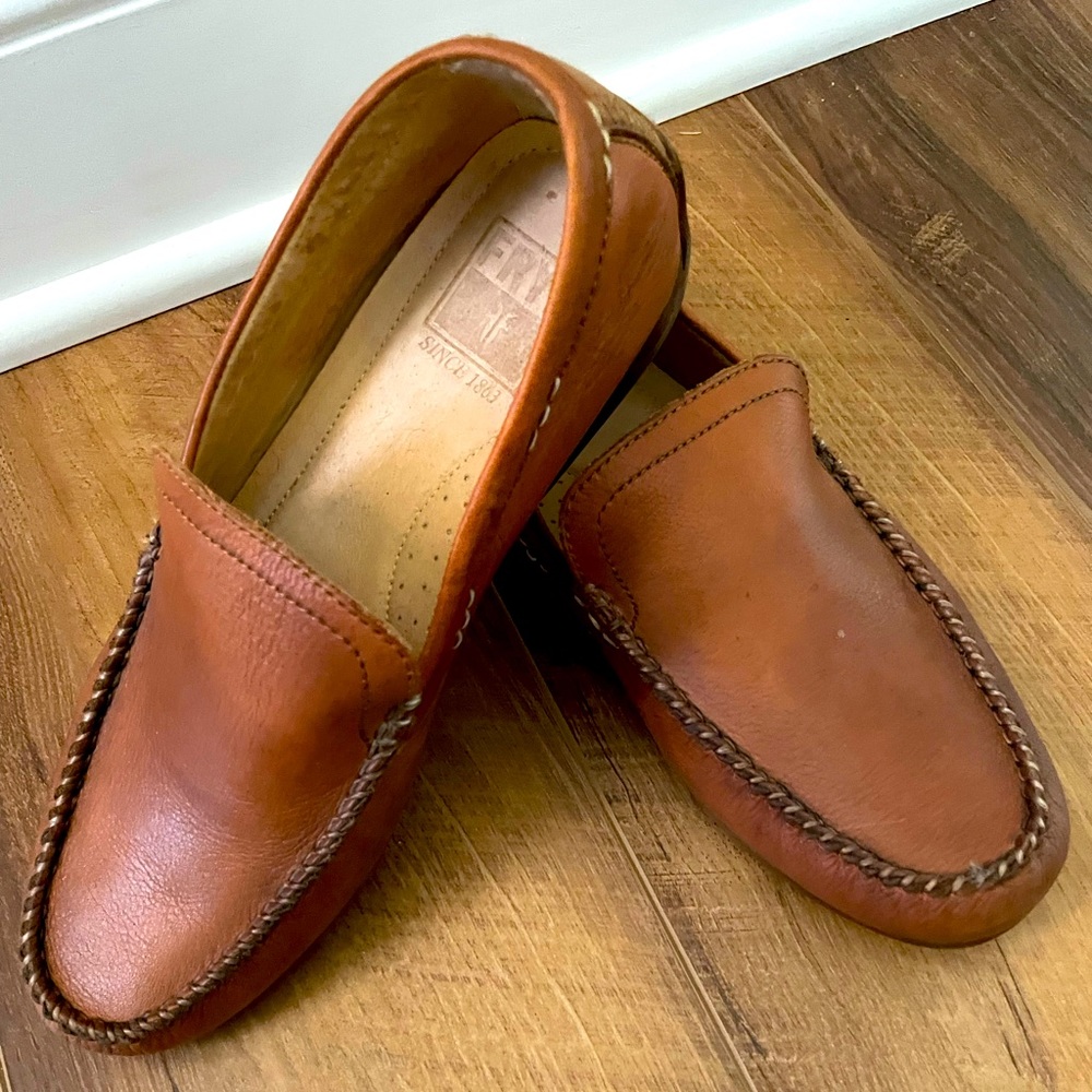 FRYE shoes-Size M 7.5 
Lewis Venetian
Color:Cognac
